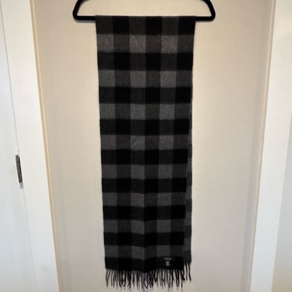 Sale! Nordstrom Cashmere Men's Checkered Scarf in Black and Gray Sale!
